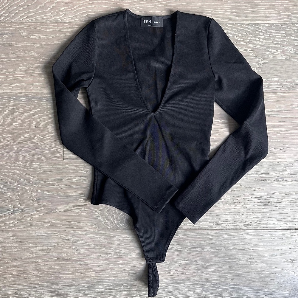 ARITZIA SLICK RIB DEEP-V BODYSUIT